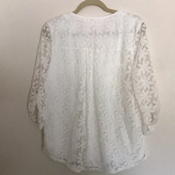 White flowered lace blouse - Picture 5 of 6